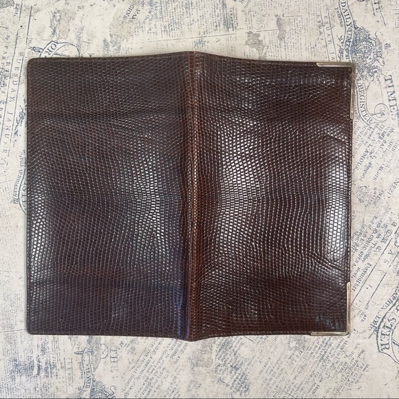 Smythson Antique lizard skin passport wallet with gold corners - Picture 8 of 15